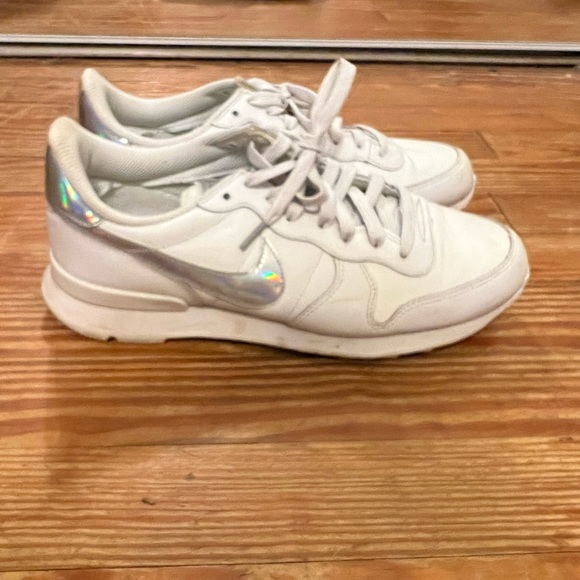 Nike Sneakers - Picture 4 of 11